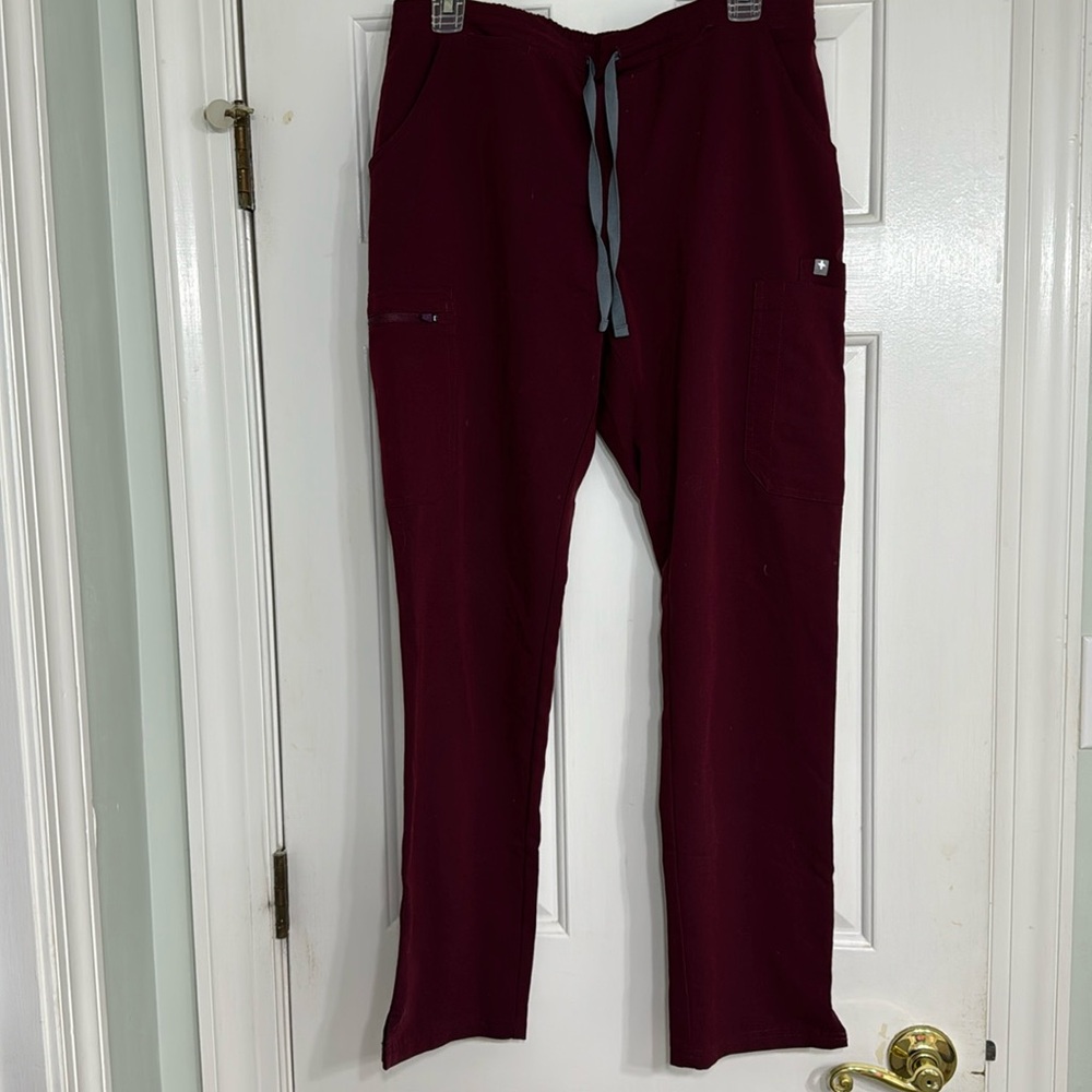 FIGS Yola skinny scrub pants M - burgundy